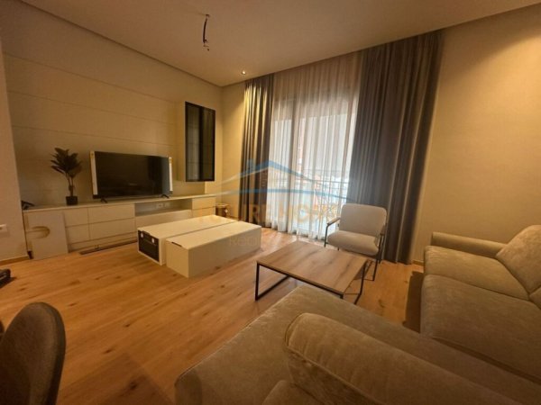 Tirane, jepet me qera apartament 2+1+Ballkon Kati 5, 122 m² 1.200 € (Kompleksi Deliorgji)