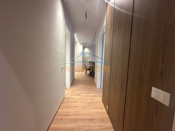 Tirane, jepet me qera apartament 2+1+Ballkon Kati 5, 122 m² 1.200 € (Kompleksi Deliorgji)