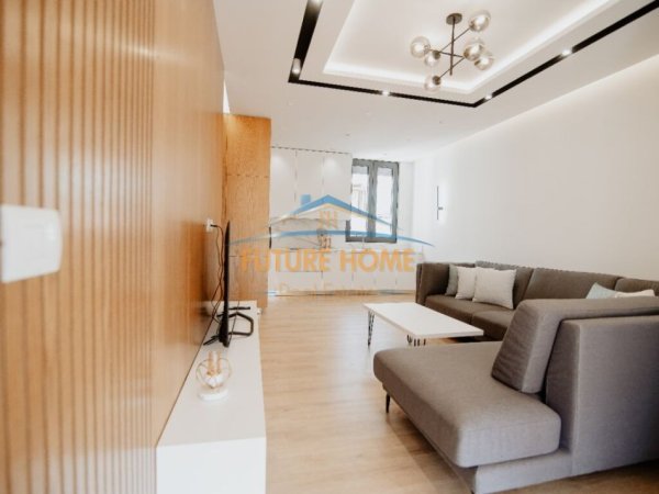 Tirane, jepet me qera apartament 2+1+Ballkon Kati 4, 104 m² 1.500 € (Myslym Shyri)