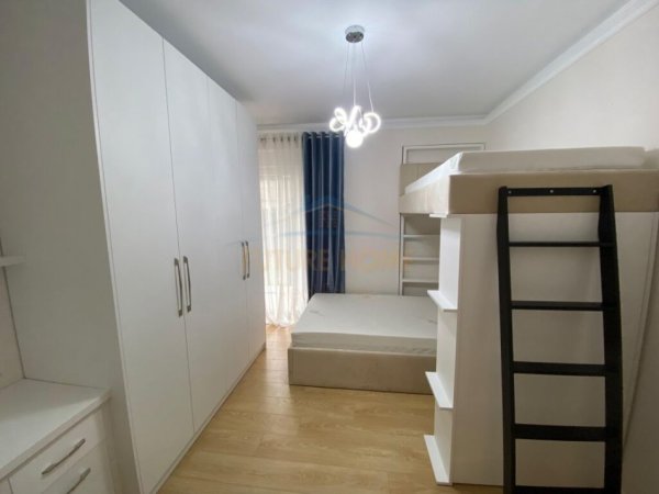 Tirane, jepet me qera apartament 2+1+Ballkon Kati 4, 104 m² 1.200 € (Liqeni i Thate)