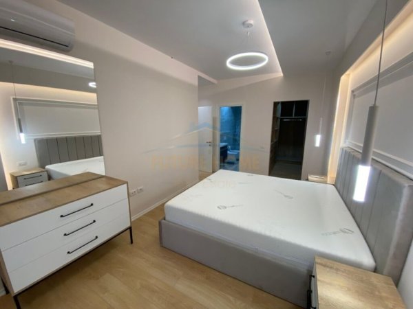 Tirane, jepet me qera apartament 2+1+Ballkon Kati 4, 104 m² 1.200 € (Liqeni i Thate)