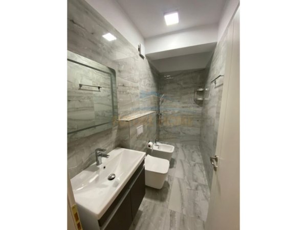 Tirane, jepet me qera apartament 2+1+Ballkon Kati 4, 104 m² 1.200 € (Liqeni i Thate)