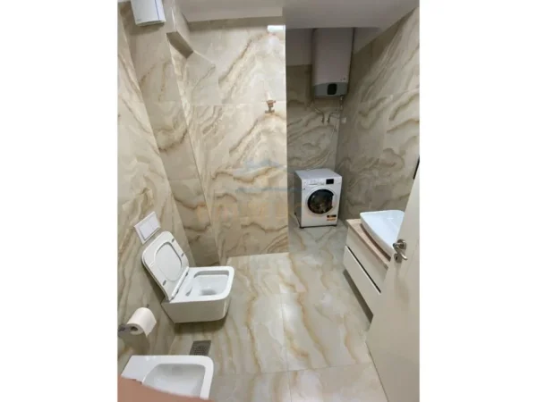 Tirane, jepet me qera apartament 2+1+Ballkon Kati 4, 104 m² 1.200 € (Liqeni i Thate)