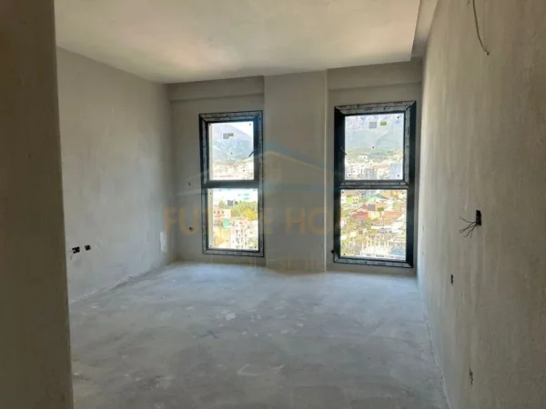 Tirane, shitet apartament 2+1+Ballkon Kati 9, 102 m² 150.000 € (Porcelan)