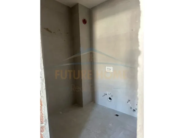 Tirane, shitet apartament 2+1+Ballkon Kati 9, 102 m² 150.000 € (Porcelan)
