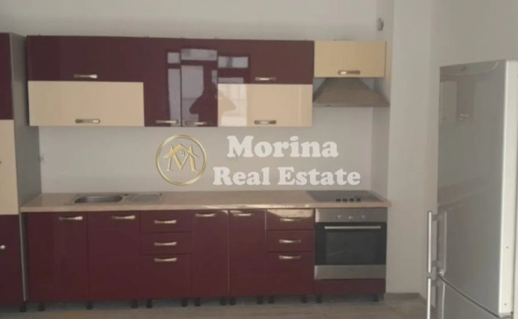 Tirane, jepet me qera apartament 3+1 Kati 3, 117 m² 450 € (Rruga 5 Maji)