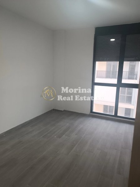 Tirane, jepet me qera apartament 3+1 Kati 3, 117 m² 450 € (Rruga 5 Maji)