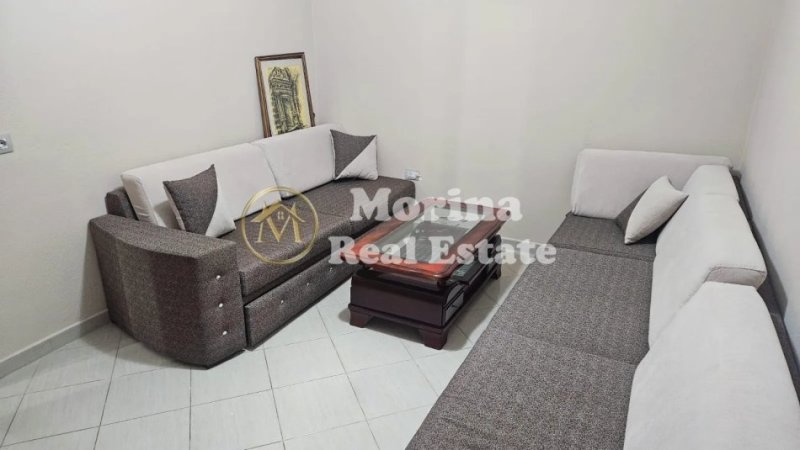 Tirane, jepet me qera apartament 2+1 Kati 1, 85 m² 400 € (Kombinat)