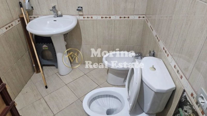 Tirane, jepet me qera apartament 2+1 Kati 1, 85 m² 400 € (Kombinat)