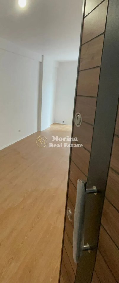 Tirane, jepet me qera apartament 1+1 Kati 1, 82 m² 400 € (Univers City)