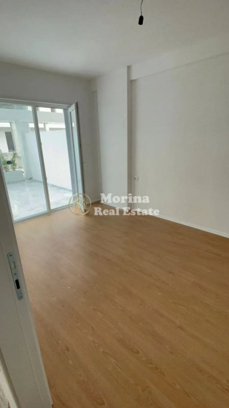 Tirane, jepet me qera apartament 1+1 Kati 1, 82 m² 400 € (Univers City)
