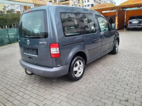 Tirane, shitet makine Vw caddy Nafte, gri e erret manuale Klima 250 km 5.500 €