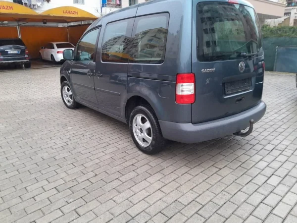 Tirane, shitet makine Vw caddy Nafte, gri e erret manuale Klima 250 km 5.500 €