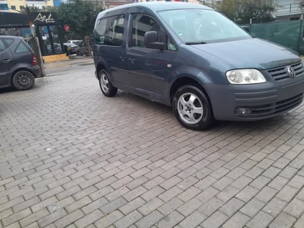 Tirane, shitet makine Vw caddy Nafte, gri e erret manuale Klima 250 km 5.500 €