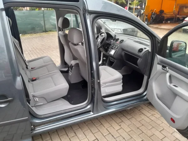 Tirane, shitet makine Vw caddy Nafte, gri e erret manuale Klima 250 km 5.500 €