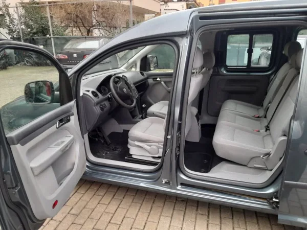 Tirane, shitet makine Vw caddy Nafte, gri e erret manuale Klima 250 km 5.500 €