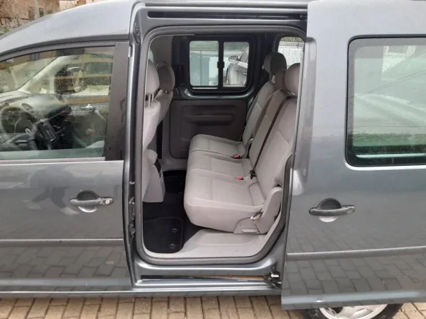 Tirane, shitet makine Vw caddy Nafte, gri e erret manuale Klima 250 km 5.500 €