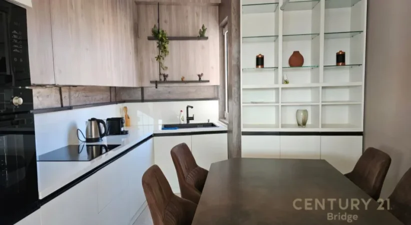 Tirane, shitet apartament 2+1 Kati 6, 170 m² 380.000 € (Ish Ekspozita)