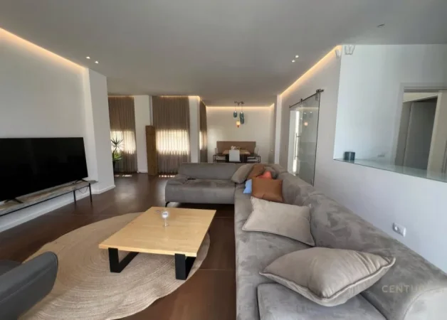 Tirane, jepet me qera Vile 4+1+Aneks+Ballkon Kati 3, 574 m² 2.000 € (Berzhite)