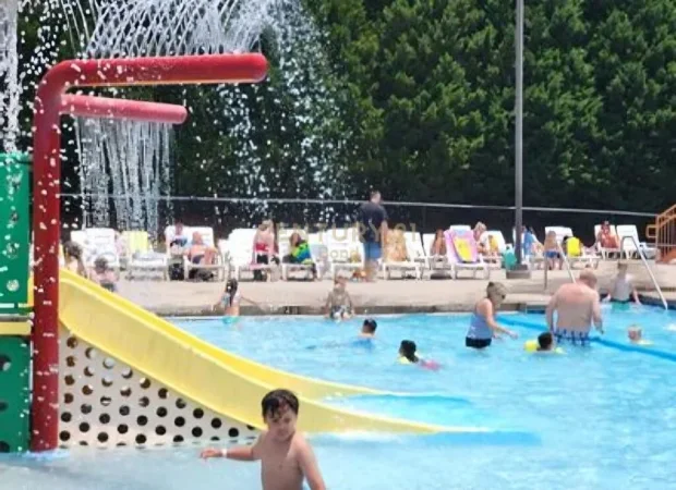 Tirane, shitet bar-resorant Kati 2, 21.000 m² 3.500.000 € (Linze, Dajti)