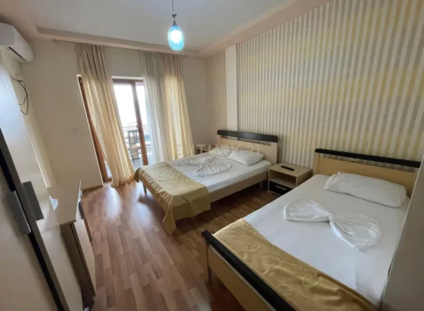 Korce, shitet hotel Kati 2, 1.800 m² 1.600.000 € (Pogradec, Lin)