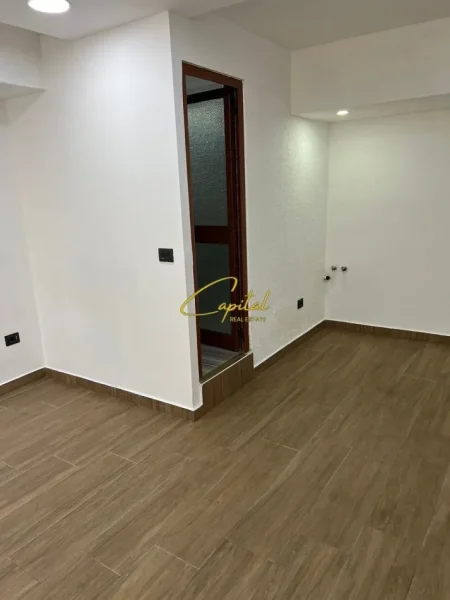 Tirane, shitet dyqan Kati -1, 57 m² 135.000 € (ISH EKSPOZITA)