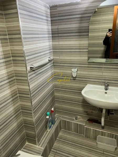 Tirane, shitet dyqan Kati -1, 57 m² 135.000 € (ISH EKSPOZITA)