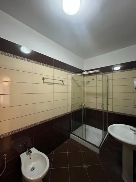 Tirane, shitet apartament 2+1 Kati 5, 156.000 € (Yzberisht)