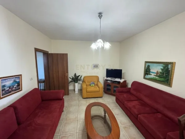 Tirane, jap me qera apartament 1+1+Ballkon , 76 m² 600 € (Komuna e Parisit)