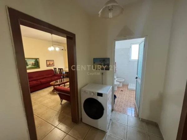 Tirane, jap me qera apartament 1+1+Ballkon , 76 m² 600 € (Komuna e Parisit)