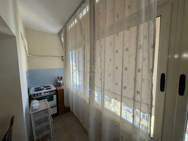Tirane, jap me qera apartament 1+1+Ballkon , 76 m² 600 € (Komuna e Parisit)