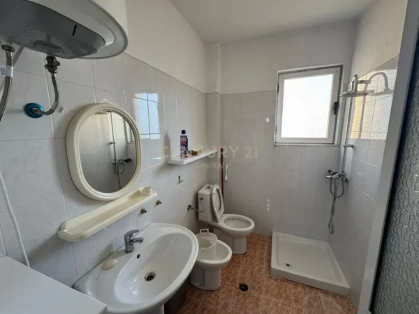 Tirane, jap me qera apartament 1+1+Ballkon , 76 m² 600 € (Komuna e Parisit)