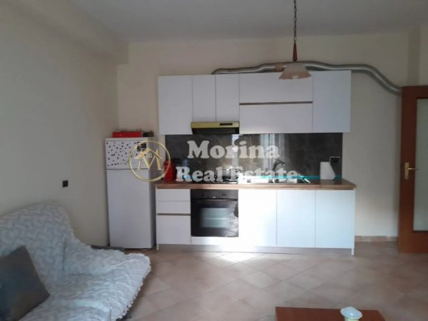 Tirane, jepet me qera apartament 1+1+Ballkon Kati 5, 65 m² 500 € (Ish Ekspozita)
