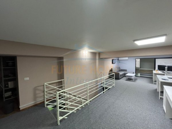 Tirane, jepet me qera ambjent biznesi Kati 0, 120 m² 1.000 € (Rruga e Elbasanit)