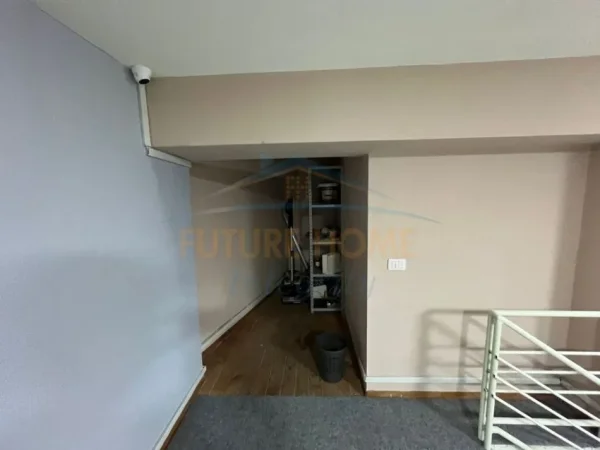 Tirane, jepet me qera ambjent biznesi Kati 0, 120 m² 1.000 € (Rruga e Elbasanit)