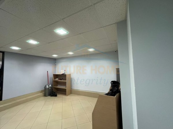 Tirane, jepet me qera ambjent biznesi Kati 0, 120 m² 1.000 € (Rruga e Elbasanit)