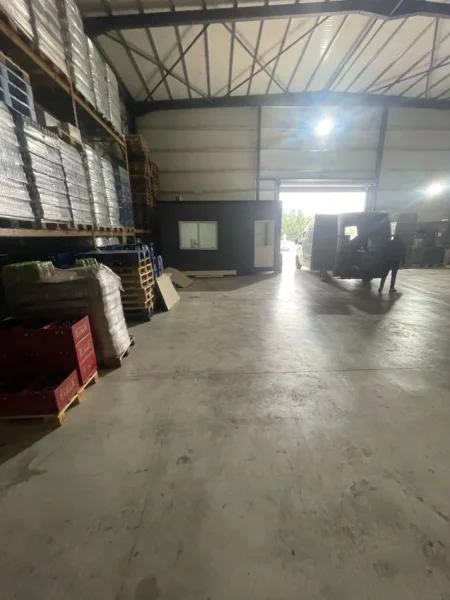 Tirane, jepet me qera magazine Kati 0, 500 m² 2.000 € (Kamez, Valias)