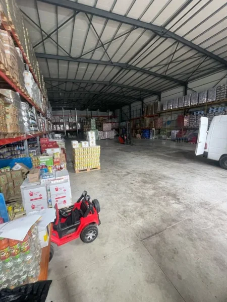 Tirane, jepet me qera magazine Kati 0, 500 m² 2.000 € (Kamez, Valias)