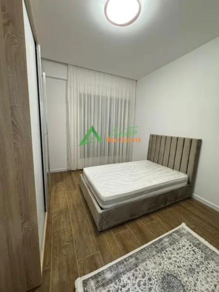 Tirane, jepet me qera apartament 2+1+Ballkon Kati 2, 93 m² 60 000 Leke (Ish Sheshi Shqiponja)