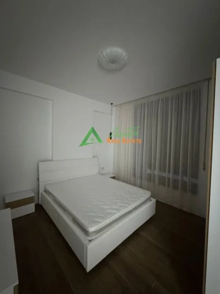 Tirane, jepet me qera apartament 2+1+Ballkon Kati 2, 93 m² 60 000 Leke (Ish Sheshi Shqiponja)