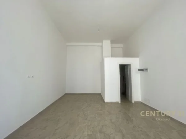 Tirane, jepet me qera dyqan Kati 0, 46 m² 500 € (Fusha e Avijacjonit)