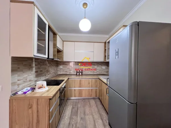 Tirane, shitet apartament 2+1+Ballkon Kati 1, 117 m² 156.000 € (Rruga Aleksandri i Madh , Yzberisht)