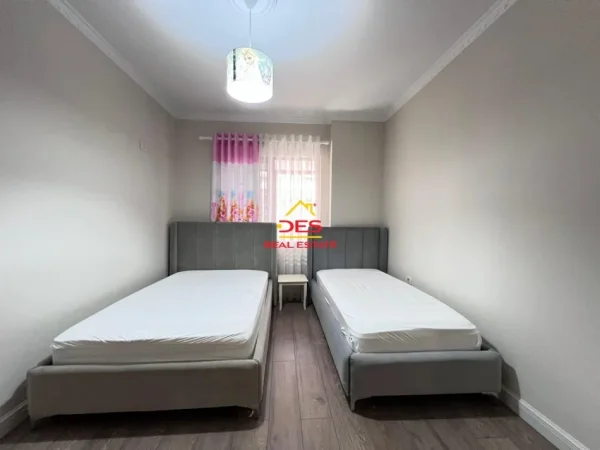 Tirane, shitet apartament 2+1+Ballkon Kati 1, 117 m² 156.000 € (Rruga Aleksandri i Madh , Yzberisht)