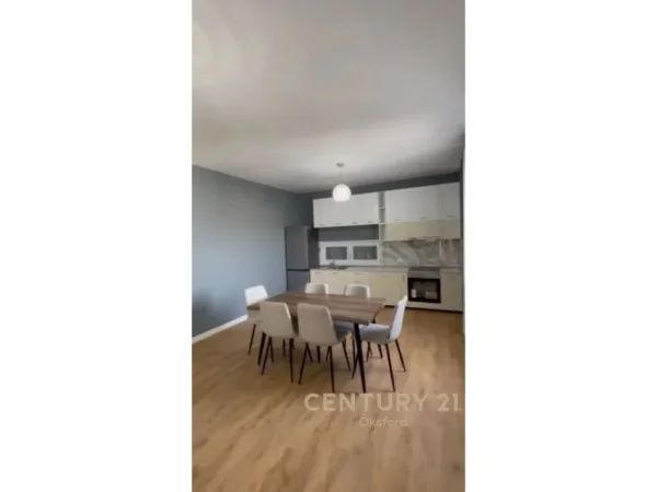 Tirane, jap me qera apartament 2+1+2+POST PARKIMI , 123 m² 1.000 € (Kopshti Botanik Zoologjik)