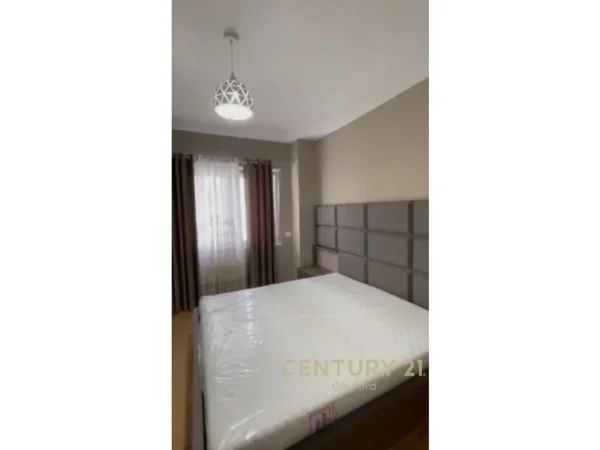 Tirane, jap me qera apartament 2+1+2+POST PARKIMI , 123 m² 1.000 € (Kopshti Botanik Zoologjik)