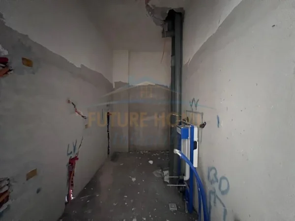Tirane, shitet apartament 2+1+2 Kati 2, 110 m² 177.500 € (Rezidenca Porta e Re Sauk)!!PRANOHET MAKINE!!