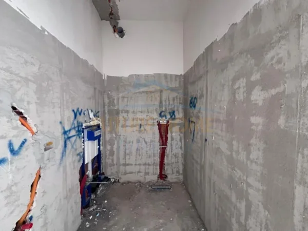 Tirane, shitet apartament 2+1+2 Kati 2, 110 m² 177.500 € (Rezidenca Porta e Re Sauk)!!PRANOHET MAKINE!!