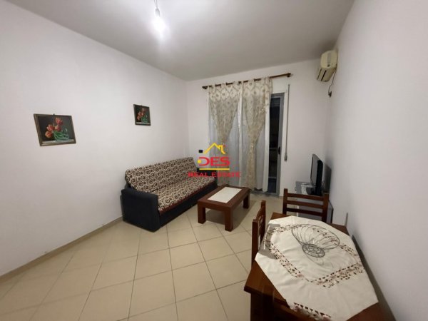 Vlore, jepet me qera apartament 1+1+Ballkon Kati 6, 70 m² 300 € (Rruga Çajupi)