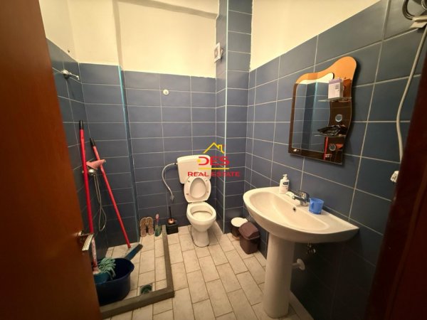 Vlore, jepet me qera apartament 1+1+Ballkon Kati 6, 70 m² 300 € (Rruga Çajupi)