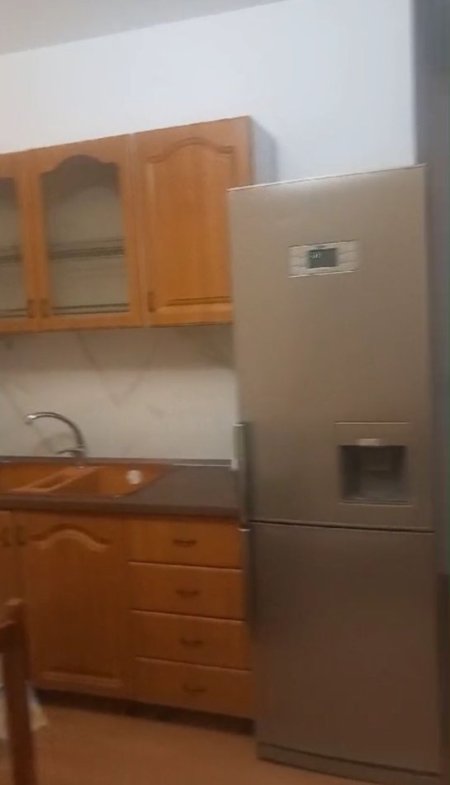 Tirane, jepet me qera shtepi 1+1 Kati 1, 55 m² 400 € (rruga Nikolla Nishku)
